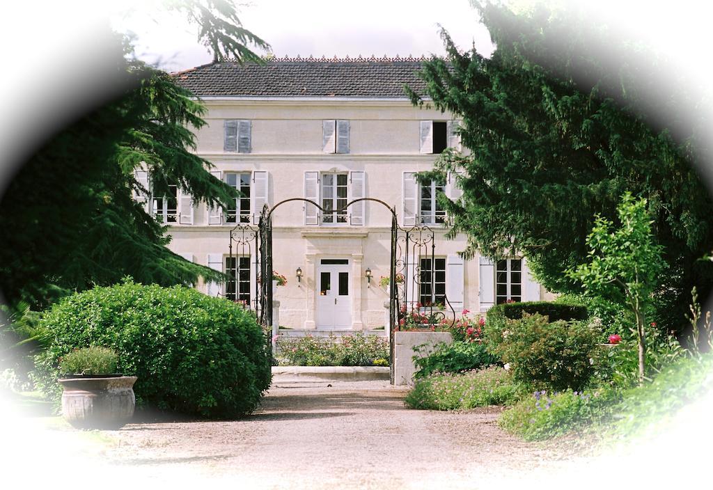 Chateau De Mesnac 외부 사진